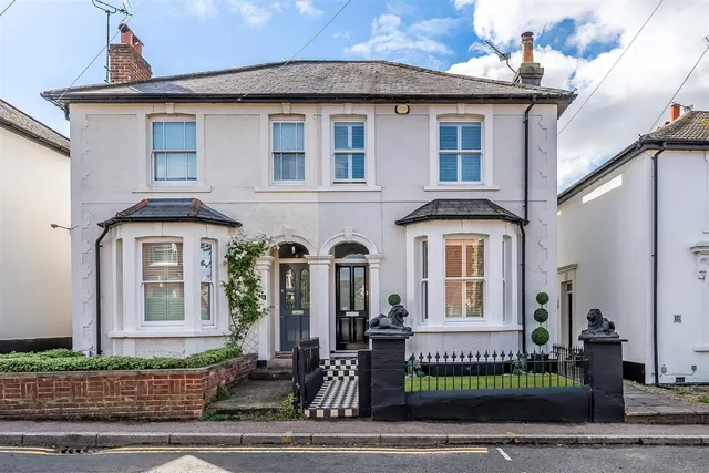 Highlands Road, Leatherhead, KT22, photo 1