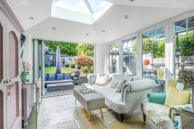 Highlands Road, Leatherhead, KT22, photo 3