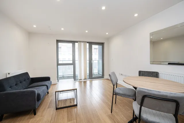 1 bedroom flat — 201 Hodgeson House, 26 Christian Street, London