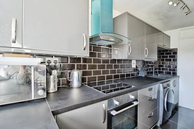 Barberry Close, Romford, RM3, photo 3