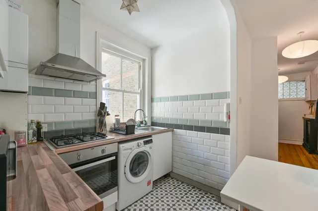 Photo 3 — 70b Hackford Road, London