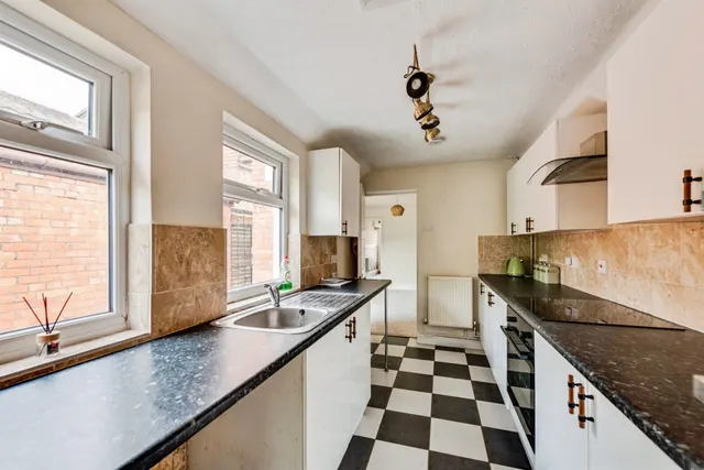 Kingsdown Road, Swindon, SN2, photo 3