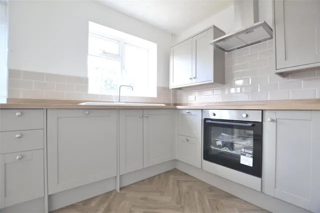 St. Vincent Way, Churchdown, GL3, photo 2