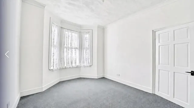3 bedroom house — Tweedmouth Road, London, E13