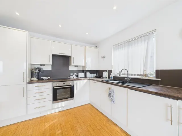 Keymer Avenue, Peacehaven, BN10, photo 3