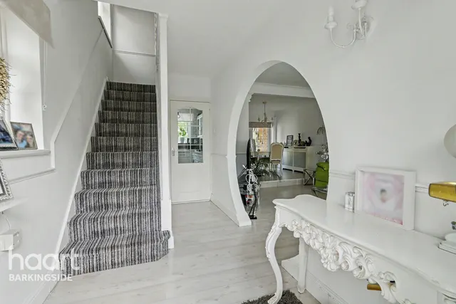 Marston Road, Clayhall, IG5, photo 3
