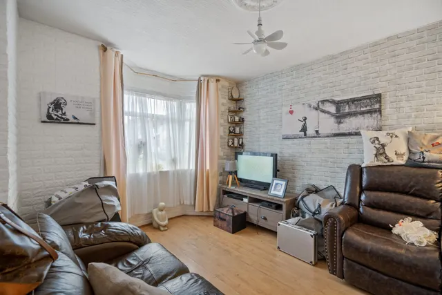 Sandringham Road, Watford, WD24, photo 2