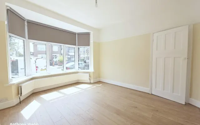 Photo 2 — Norman Avenue, Wood Green, N22