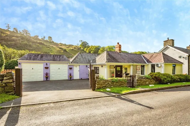 Llanrhystud, SY23, photo 1