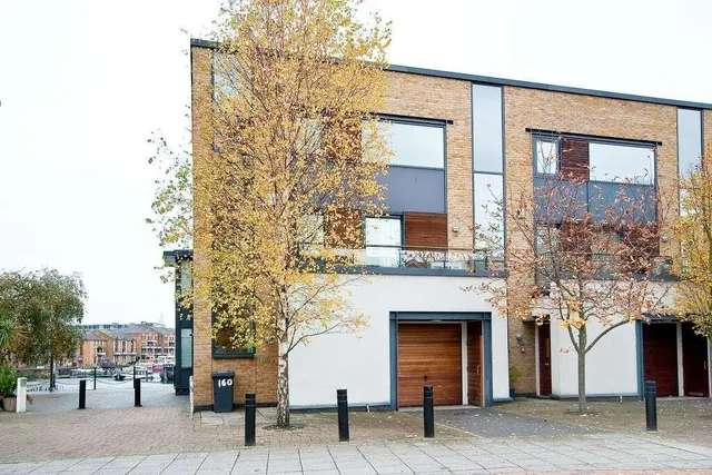 Basin Approach, London, E14, photo 3