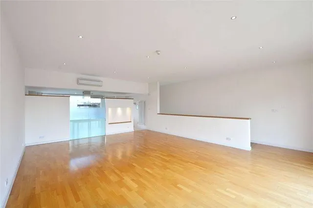Basin Approach, London, E14, photo 2