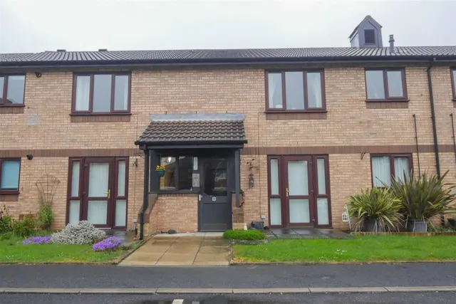 Galloway Court, Pudsey, LS28 8RA, photo 1