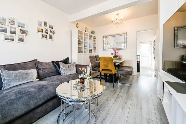 Leighton Avenue, London, E12, photo 1