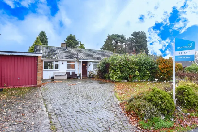 Oaklands Drive, Wokingham, photo 1