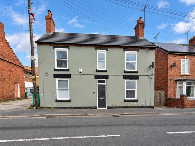 High Street, Newhall, photo 1