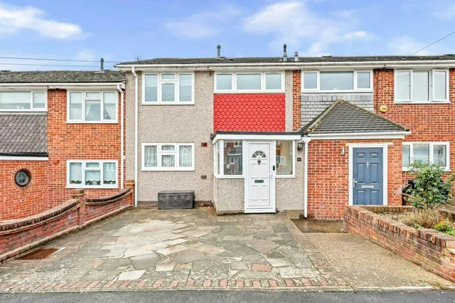 Navarre Gardens, Romford, RM5, photo 1