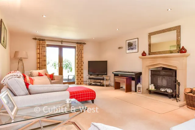 Stall House Lane, North Heath, RH20, photo 3