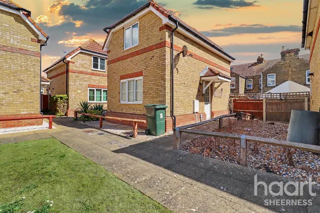 Street, Sheerness, ME12, photo 1