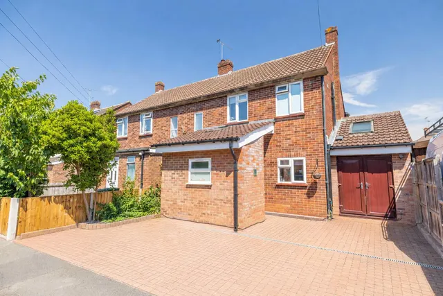 Peel Close, Windsor, SL4 3NP, photo 1