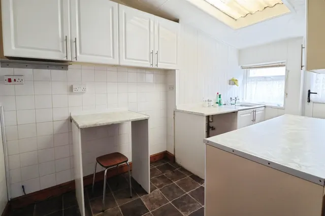 Coedpenmaen Road, Pontypridd, CF37, photo 2