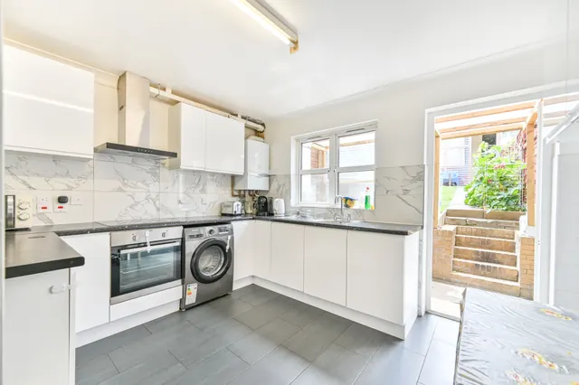 Photo 2 — 105c Burnley Road, London