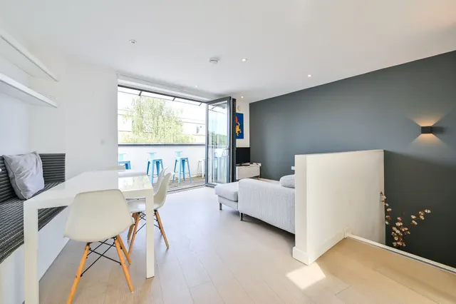 2 Old Dairy Apartments, 55-57 Blue Anchor Lane, London, photo 1