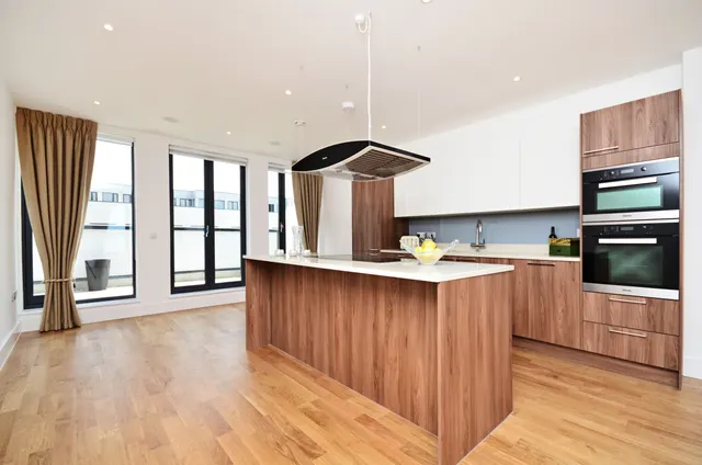Photo 2 — 12 Waldorf Place, 3 Fairmont Mews, London