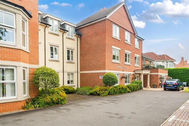 Hoole Road, Chester, CH2, photo 1
