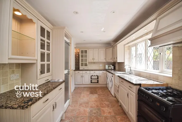 Loxford Road, Caterham, CR3, photo 2