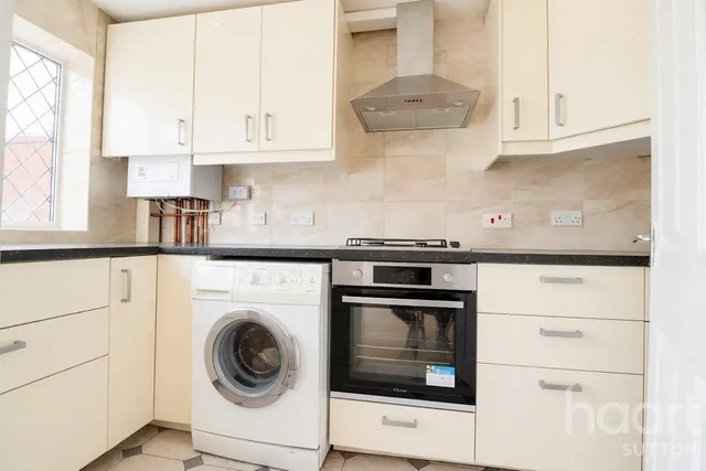 Carshalton Road, SM1, photo 3
