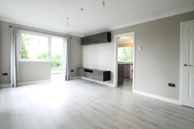 Renton Drive, Guiseley, LS20, photo 3