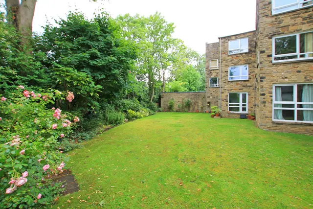 Renton Drive, Guiseley, LS20, photo 2