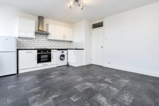 Photo 3 — Dunstable Road, Luton, LU4 0HF