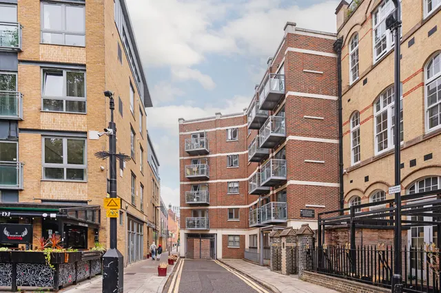 Flat 32, 15 Hoxton Square, London, photo 1