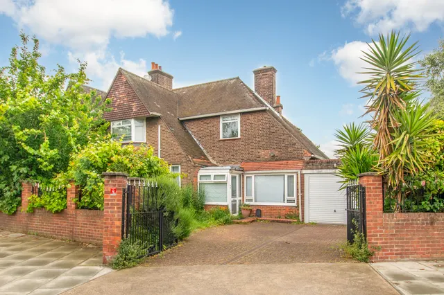 1 Steventon Road, London, photo 1