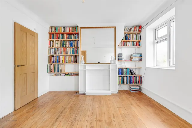 Mortlake High Street, Barnes, SW14, photo 2
