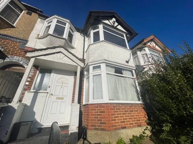 Crawley Green Rd, Luton, LU2, photo 1