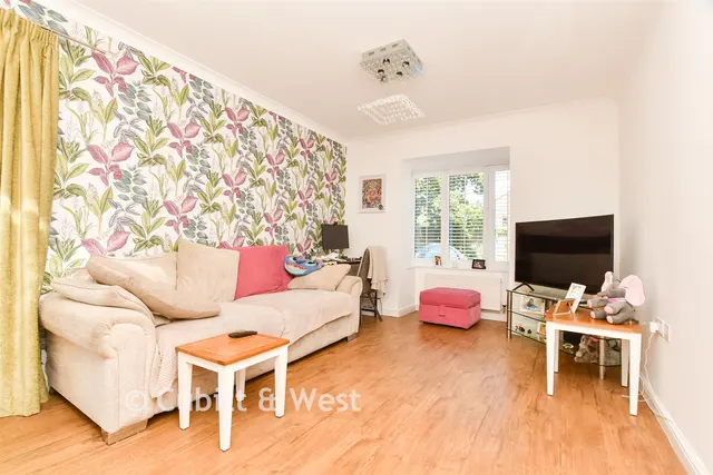 Donald Gardens, Hookwood, RH6, photo 3
