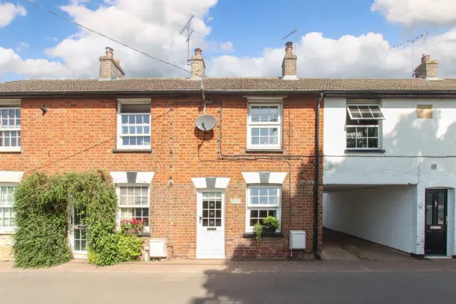 Cheddington Lane, Long Marston, Tring, Hertfordshire, HP23 4QP, photo 1