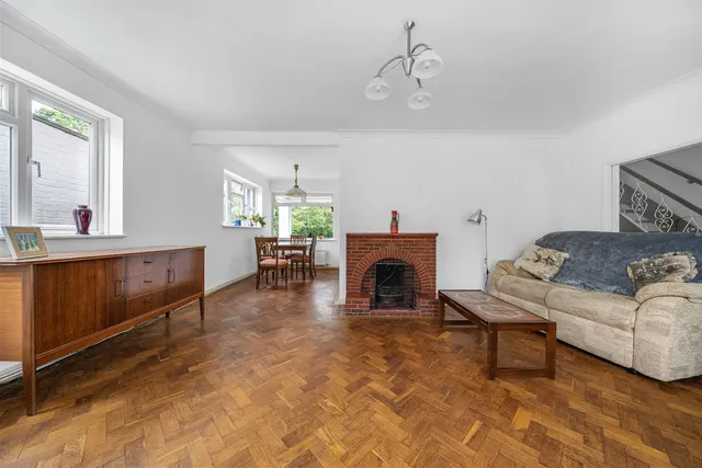 London Road, Guildford, GU4, photo 3