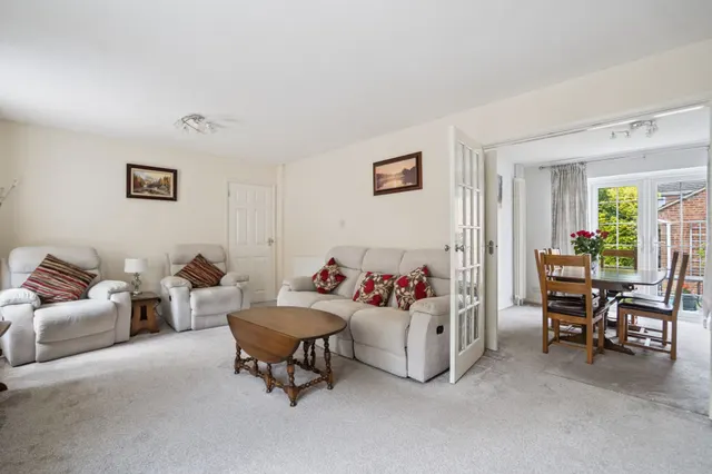 Photo 3 — Godolphin Road, Seer Green, HP9
