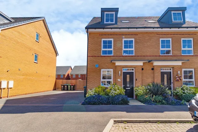 Defiance Avenue, Brooklands, MK10, photo 1