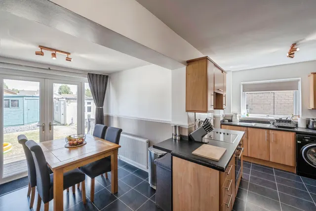 Manor Walk, Wadworth, DN11, photo 2