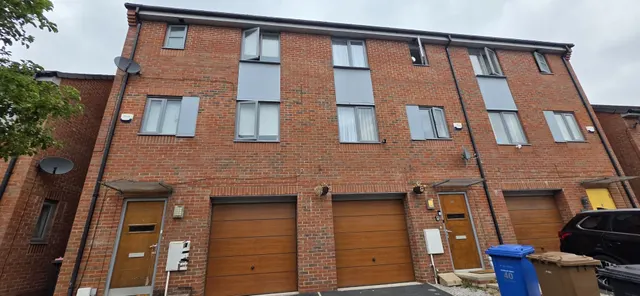 Christie Lane M7, photo 1