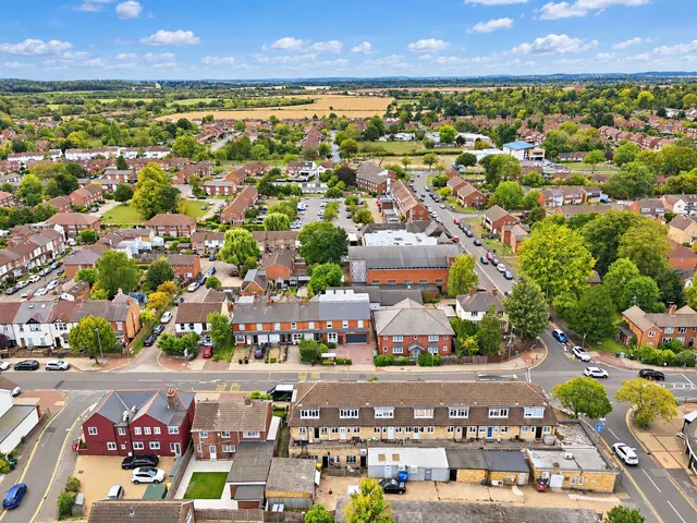 High Street, London Colney, AL2, photo 3