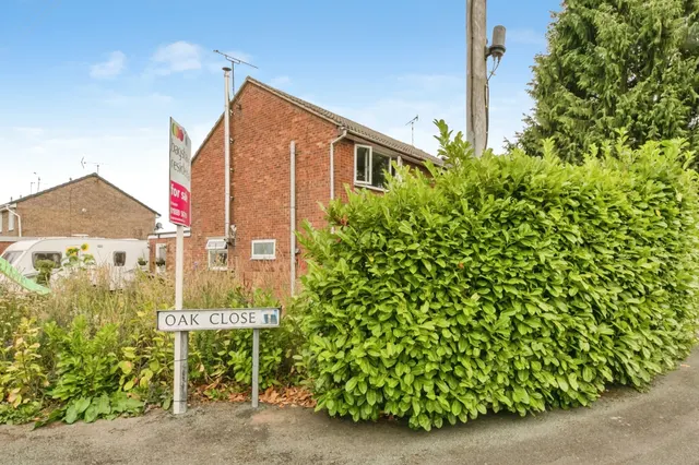 Photo 2 — Oak Close, Uttoxeter