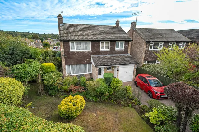 Highwood Avenue, Leeds, LS17, photo 1