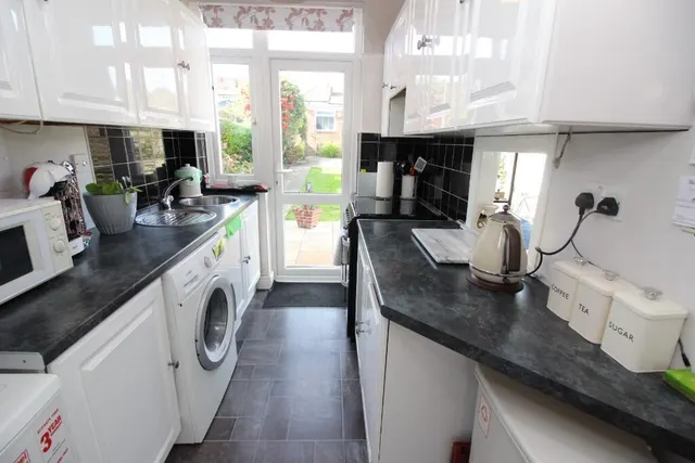 Photo 3 — Bridgewood Road, LONDON, Greater London, London, KT48XR