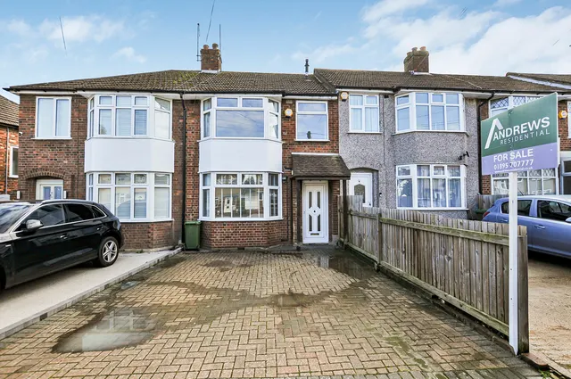 Woodcroft Crescent, Hillingdon, UB10, photo 1