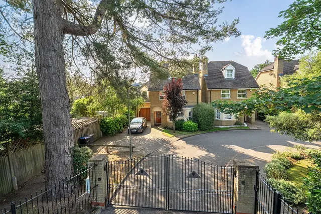 London Road, Egham, TW20, photo 1